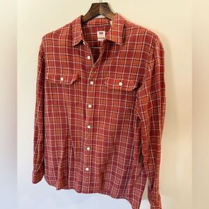 Levi’s Red Plaid Button-Up Shirt (Large) – Relaxed Fit
